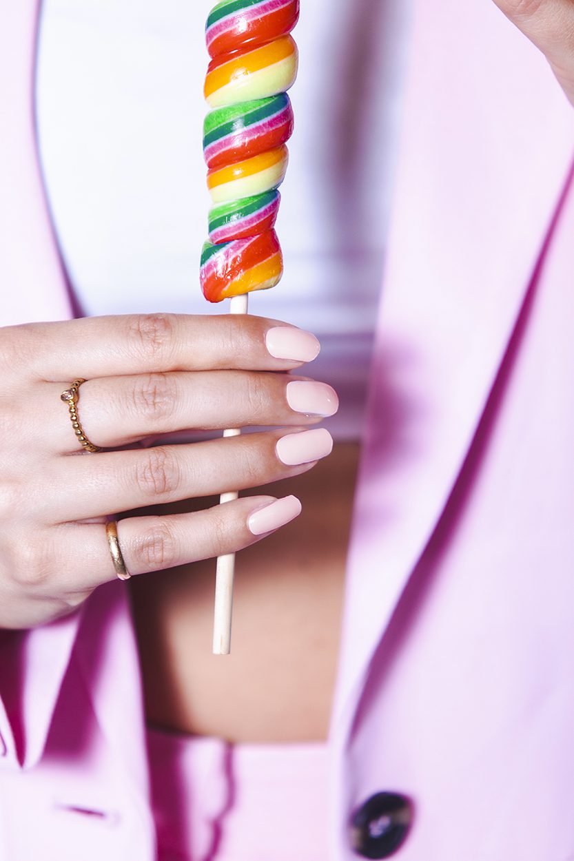 product foto nagels speels en roze met lollie